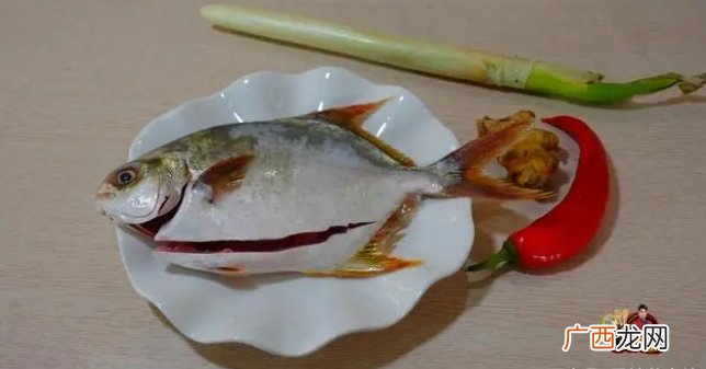 金鲳鱼广东人都爱这样做，做好肉质鲜嫩，原汁原味，好吃极了