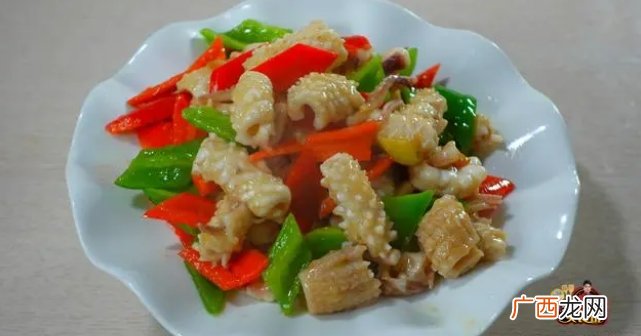 我家鱿鱼从不烤着吃,不蒸不炸不烧烤,鲜香美味,上桌就扫光