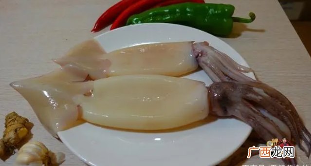 我家鱿鱼从不烤着吃,不蒸不炸不烧烤,鲜香美味,上桌就扫光