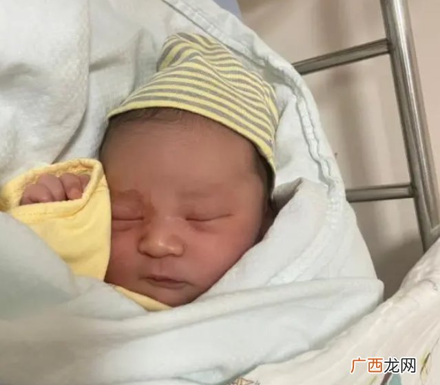二月龄睡整觉，宝宝被诊断大脑缺氧，妈妈要当心