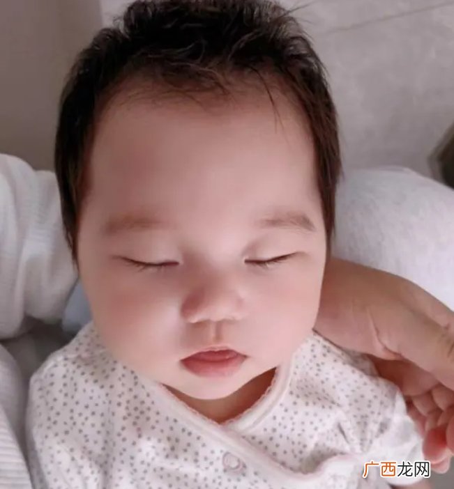 刚满月就肠胀气，这一喂养习惯，妈妈趁早改掉