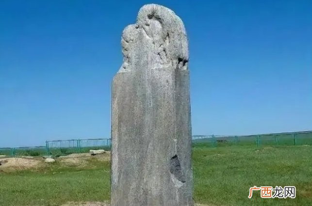 俄罗斯在库页岛发现汉字石碑，我国专家赶到后，碑上内容让人尴尬
