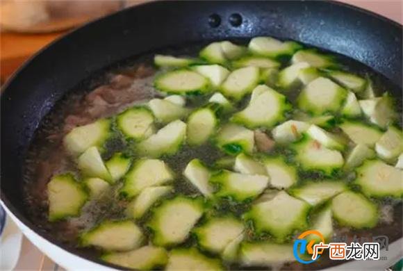 1根丝瓜半斤瘦肉，教你做营养美味的瘦肉丝瓜汤，做法很简单