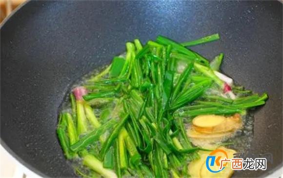 广式葱油焖鸡的做法，配方和步骤全告诉你，厨房小白也能学会
