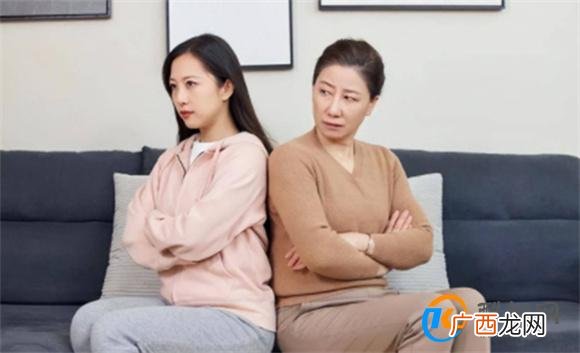 儿女双全“真幸福”，20年后才发现，一儿一女的日子令人心酸落泪