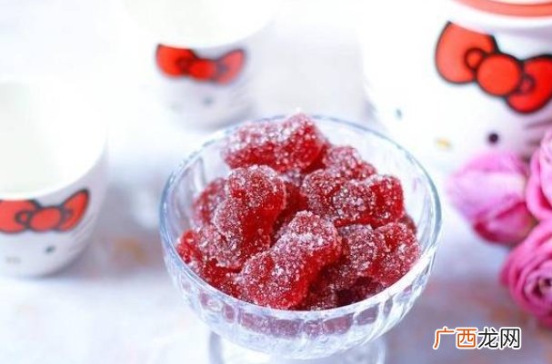 吃剩的水果不要扔，煮一煮搅一搅，做成水果软糖，隔壁小孩馋哭了