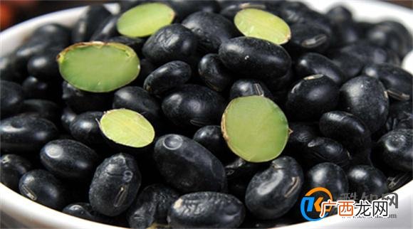 它是天然“花青素”，女人常吃，祛斑减皱、抗衰老，化妆品都省了