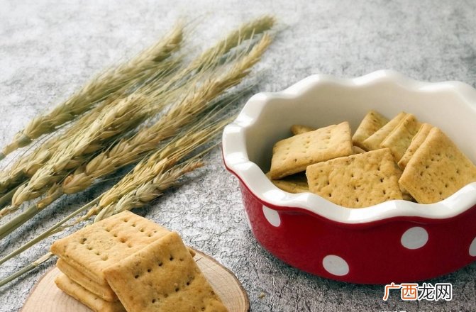 教你在家做好吃的苏打饼，没有添加剂，香葱味十足，孩子也喜欢吃