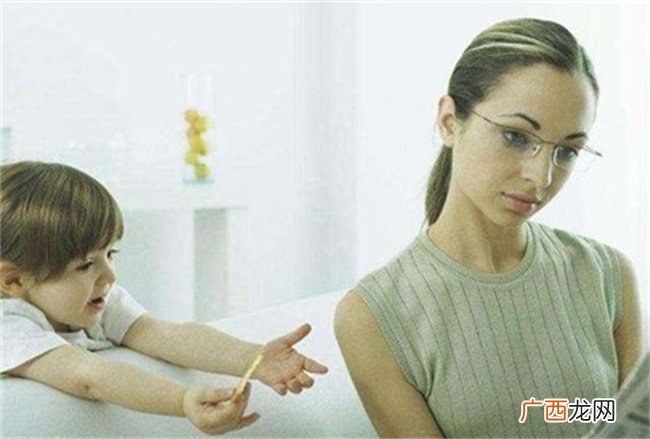 孩子在敏感期表现会出现各种异常,但不是不乖哦,莫要一味斥责