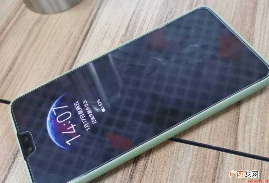 手机息屏显示费电吗
