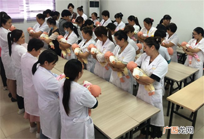 嘉兴月嫂培训机构-新手爸妈要怎么抱宝宝？