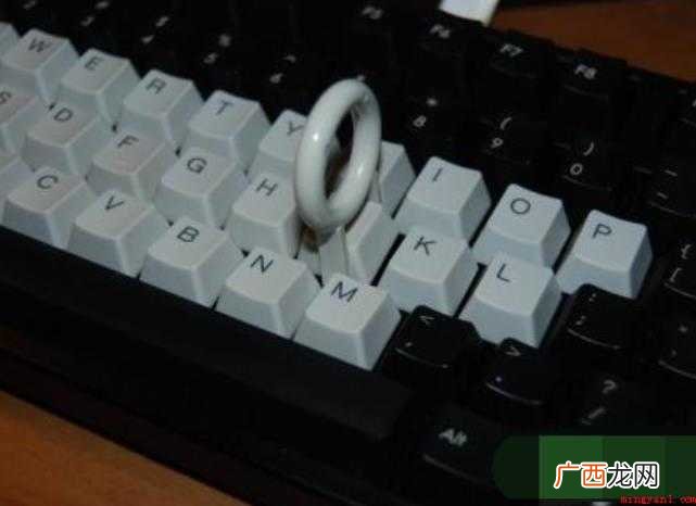 机械键盘键帽怎么拆 拔键帽也是一种好方法 机械键盘键帽怎么拆