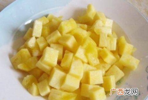 水果披萨自己在家做，20块钱成本做3个，满满都是水果，比买的好