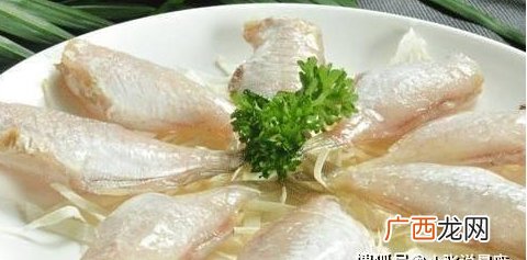 这种鱼几乎看不到头，价格便宜没人买，厨师：错过这种美食很可惜