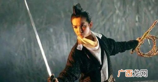 古代宝刀“削铁如泥”，为何现代的刀却做不到了？原因出乎意料
