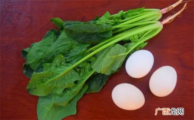 菠菜新做法 加上3只鸡蛋 不炒不凉拌