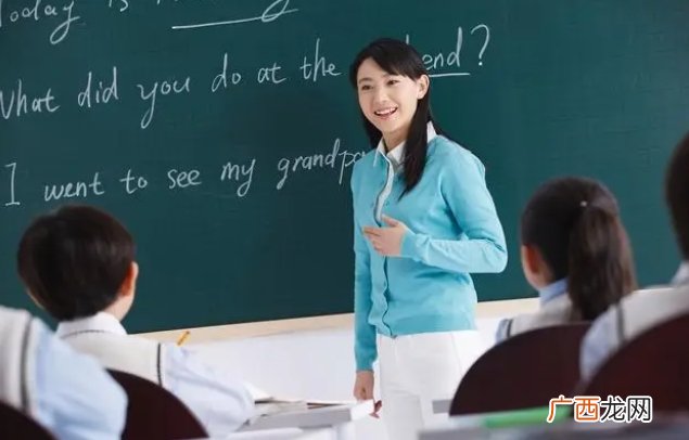 教师一年就上八个月班，却拿12个月工资，他们的工作真的轻松吗？