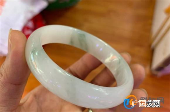 玉手镯越来越透亮是怎么养成的_酷知科普