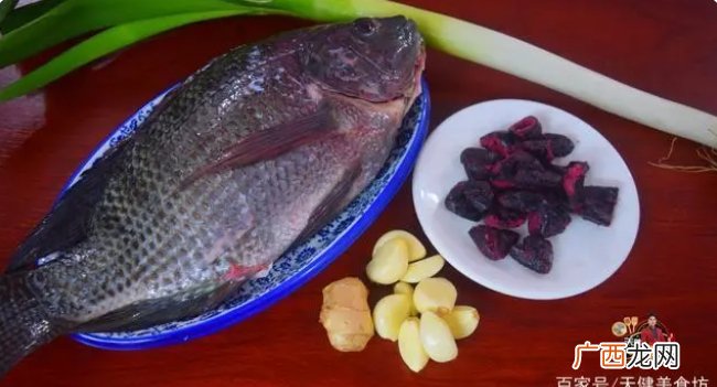 红烧鱼好吃有诀窍，咸香入味