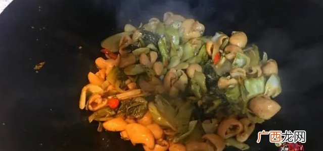 猪大肠炒出来又老又韧还咬不动？教你简单一招，炒出来脆爽可口！