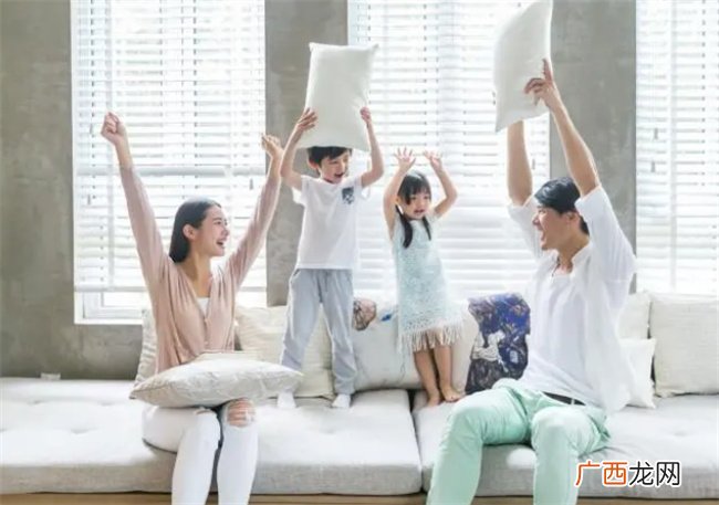 对女孩子的那些话 从小就可能是一种打压 父母要注意