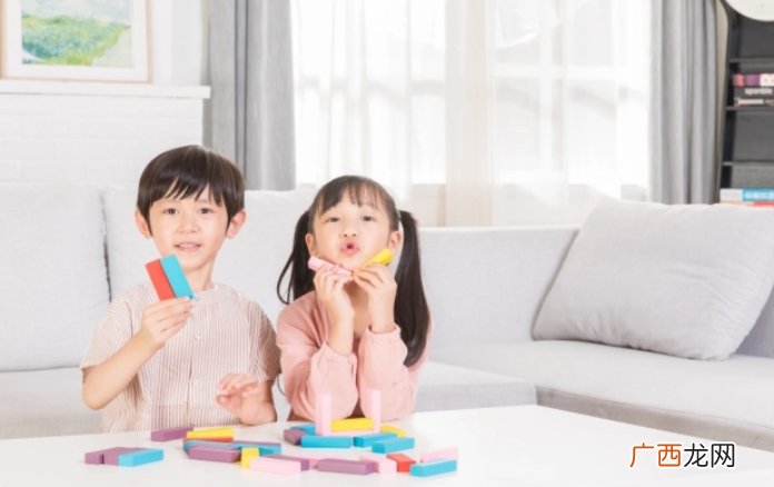 养儿子和养女儿的几大不同，每条都戳中父母的心，确实是这样