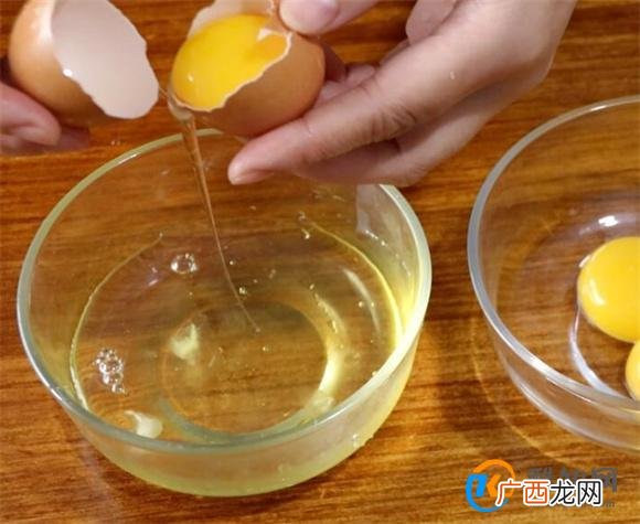 皮鞋里面掉色袜子黑了怎么办