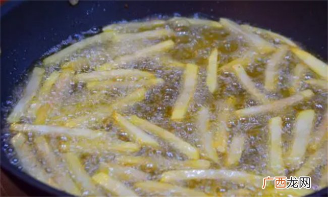 薯条好吃有诀窍 掌握这个小技巧 做出来外酥里嫩 好吃极了