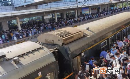 ?为什么高铁坐出地铁既视感？