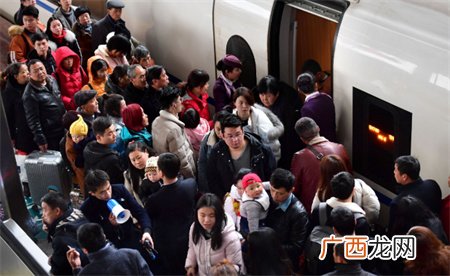 ?为什么高铁坐出地铁既视感？