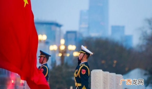 60秒看天安门广场五一升旗仪式 场面有多自豪？