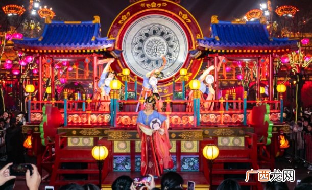 西安多个景区已停票限流不建议前往大唐不夜城 客流是有多饱和?