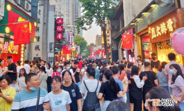 长沙景点队伍排到隔壁景区 长沙五一的队有多长？