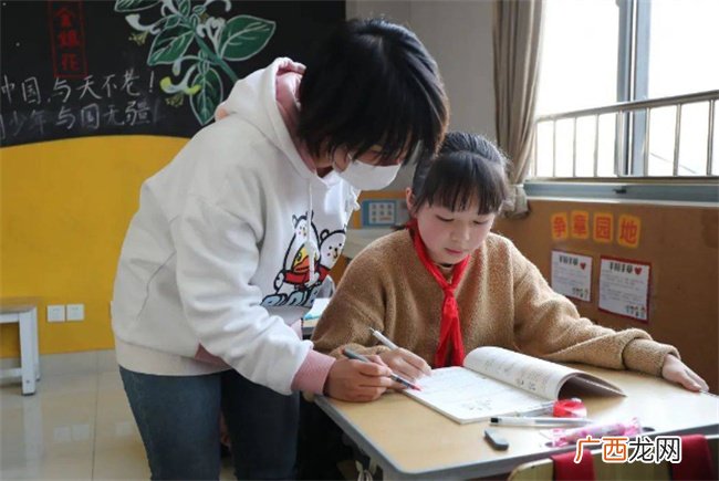 辟谣取消“延时服务”是谣言 官方三份文件 未来发展大局已定