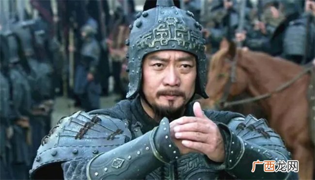 许褚一人大战东吴两大猛将,三十合战平,许褚比此二人高几个级别