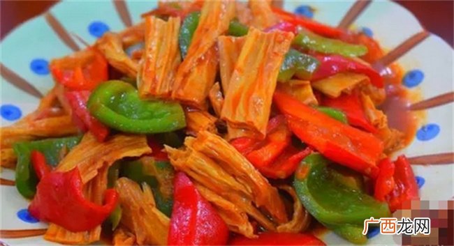 在家做的番茄炒腐竹，和店里的味道几乎一样，制作方式简单易学