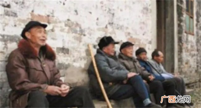 “长寿之王”龚来发：无家可归，活了133岁，有个不健康的嗜好！