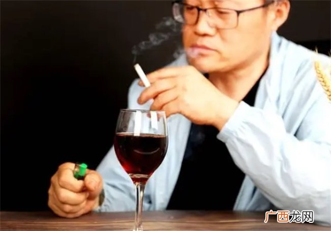 人若是一辈子不吸烟不喝酒，会不会活得更久？听听医生怎么说？