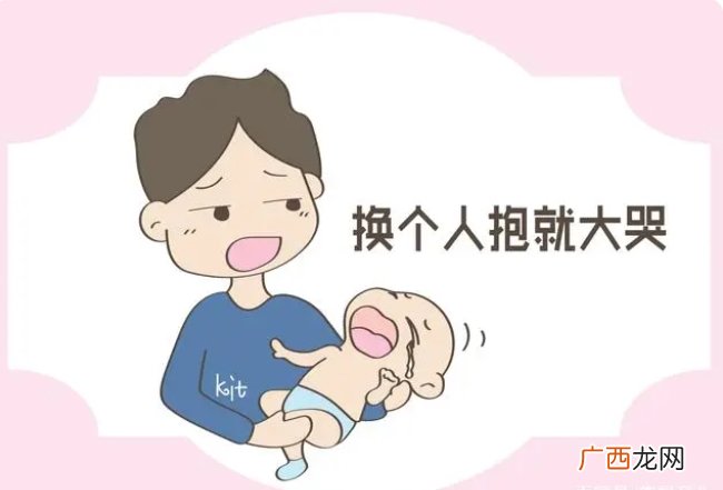 婴儿看似懵懂无知，实则这些表现，证明早已与爸妈相识
