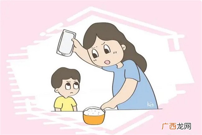 过度喂养易出问题,按需喂奶才正确!宝妈应该如何做?