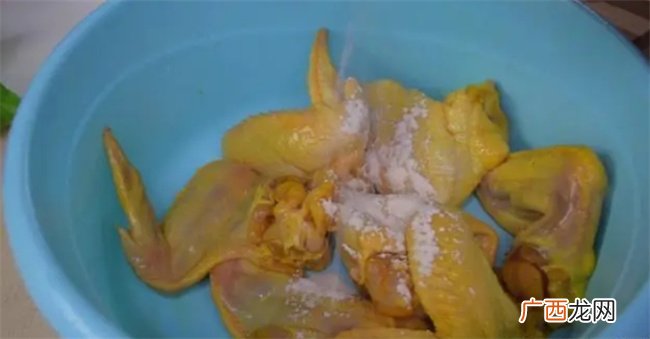 我家鸡翅从不红烧，加点这个配料，锅里简单一焗，又香又馋人