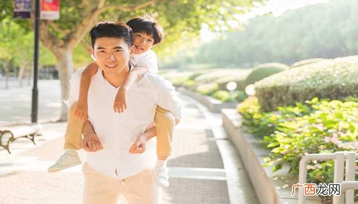 梦见一个小男孩和我很亲 梦见一个小男孩和我特别亲近