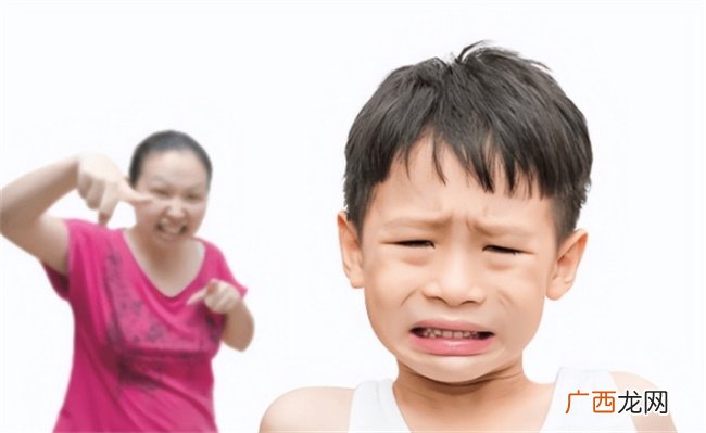 陈美老师:孩子沉迷手机游戏,为什么父母越管教孩子陷越深?