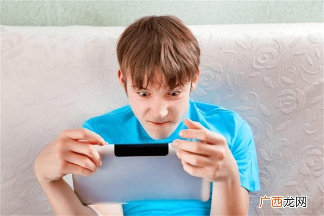 陈美老师:孩子沉迷手机游戏,为什么父母越管教孩子陷越深?