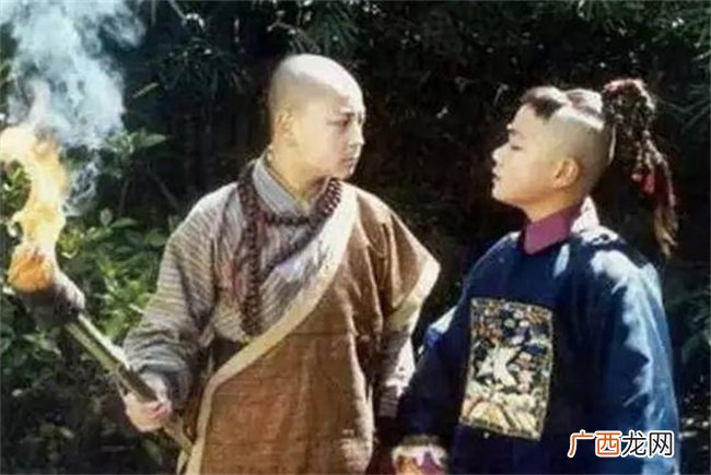 皇上要吃公鸡下的蛋，大臣们手足无措，小孩一句话解决还成了宰相