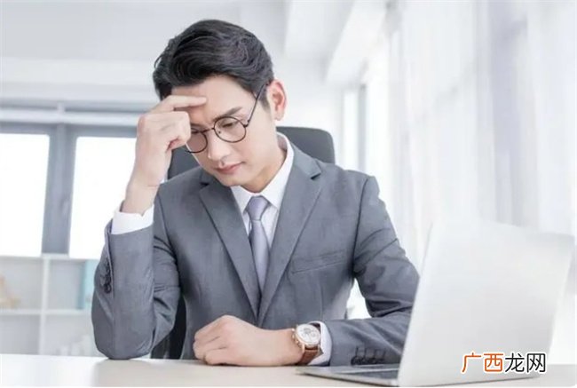 别让“高铁熊家长”再出现：熊孩子打坏同事水杯，家长讲话太伤人