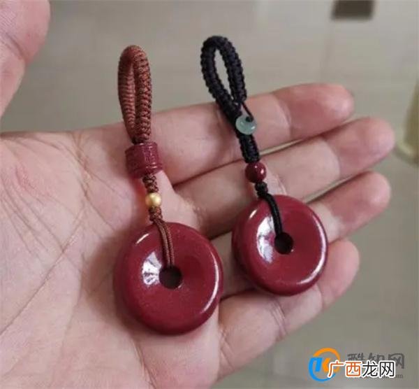 朱砂吊坠的佩戴方法