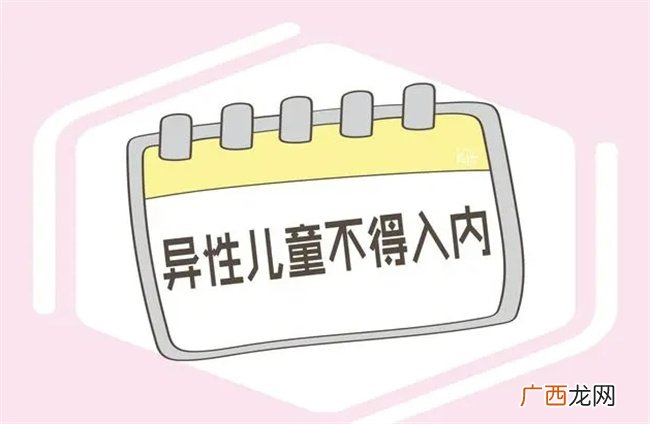 被带入女浴的男童，被大妈吐槽：我被看光了