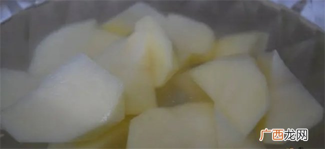 土豆焖鸡最好吃的做法，原来是有技巧的，难怪之前做的不好吃！