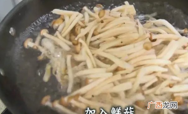 番茄炒鲜菇这样做才好吃，原来是有技巧的，难怪之前做的不好吃
